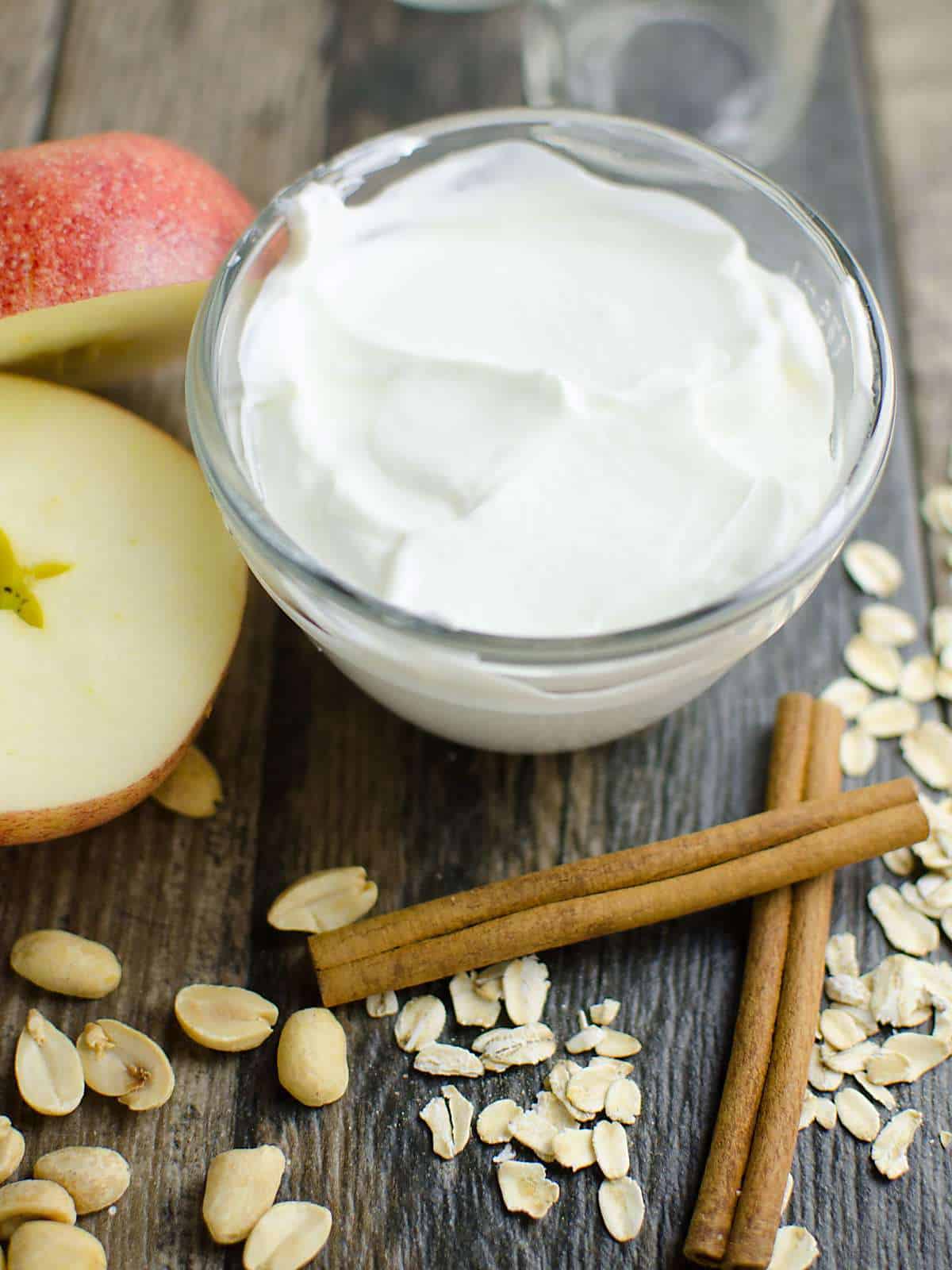 healthy apple pie smoothie ingredients: yogurt, apples, oats, and cinnamon.