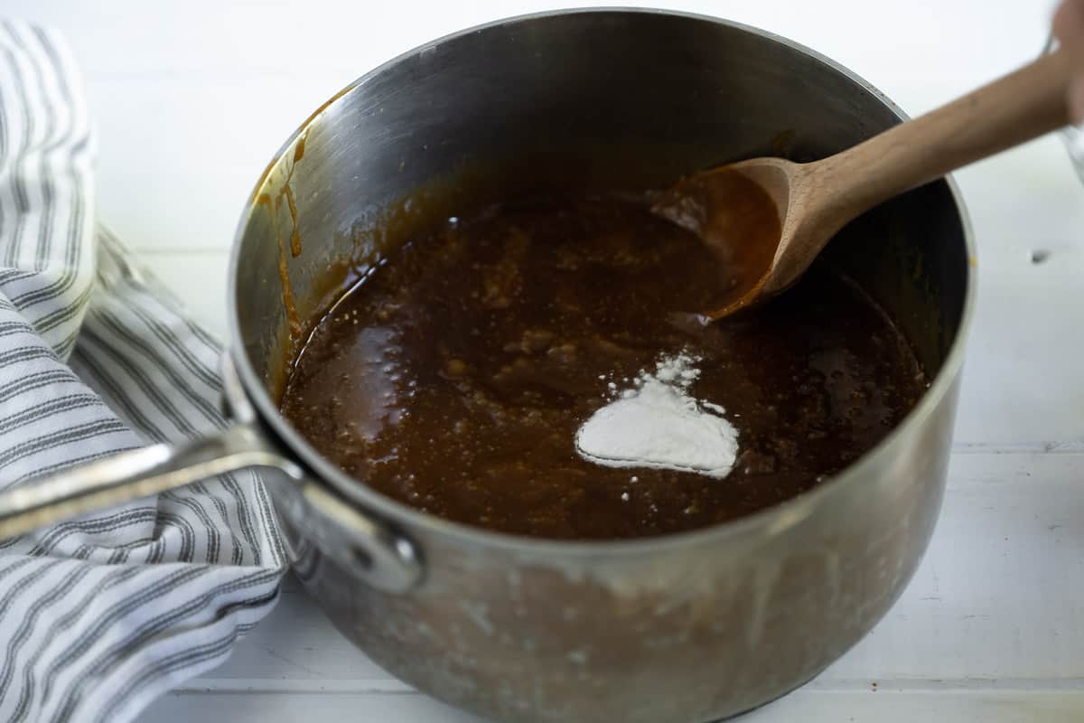 baking soda being added to gingerbread caramel sauce